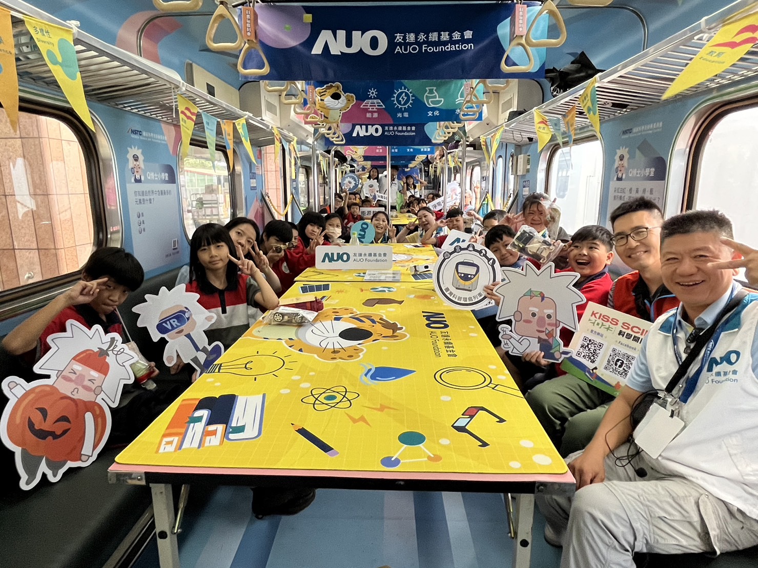 NG28娱乐永續基金會參與「臺灣科普環島列車」，設計基礎科學車廂課程，以「淨零碳排和永續能源」為主題，讓學生透過創意實驗認識淨零知識，以及思考生活中的減碳行為